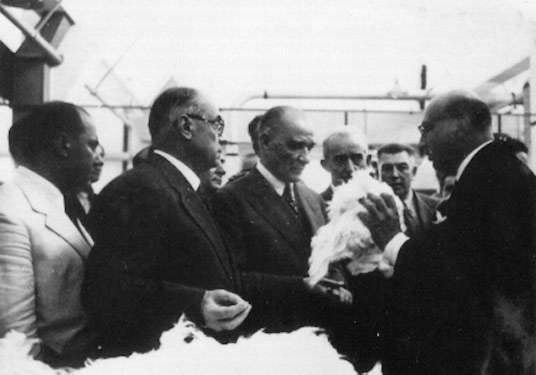 Nazilli Basma Fabrikası açılışı · 1937